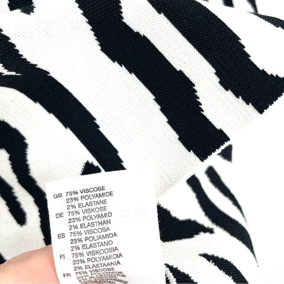 & Other Stories Zebra Print Heavy Short Sleeve Boxy Crop Crewneck Sweater - Picture 6 of 6